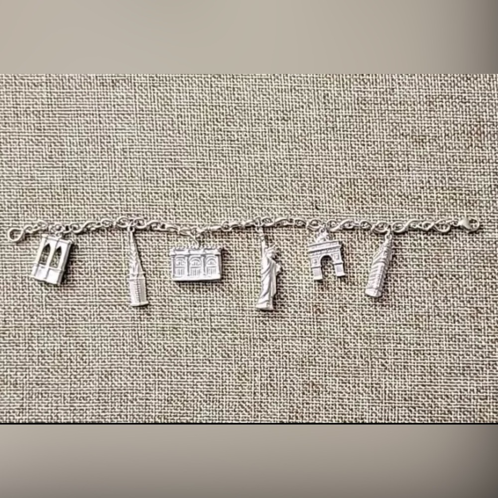 Metropolitan Museum of Art  NYC  Charm Bracelet 925 Sterling Silver 7.5 Inches